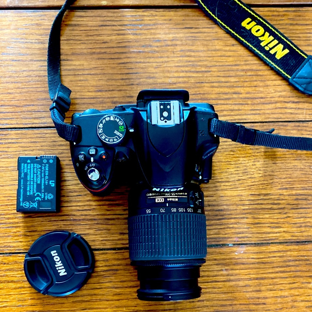 nikon 3200 dslr camera bundle used with lens, battery

Nikon 55-200 mm lens